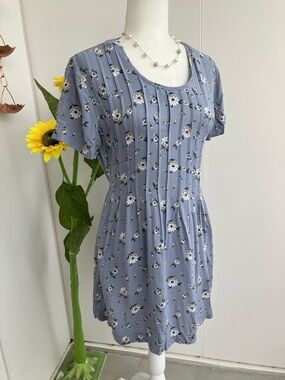 Vintage 90s Gray Blue Short Sleeve Tunic Dainty White Floral & Tie Back Waist